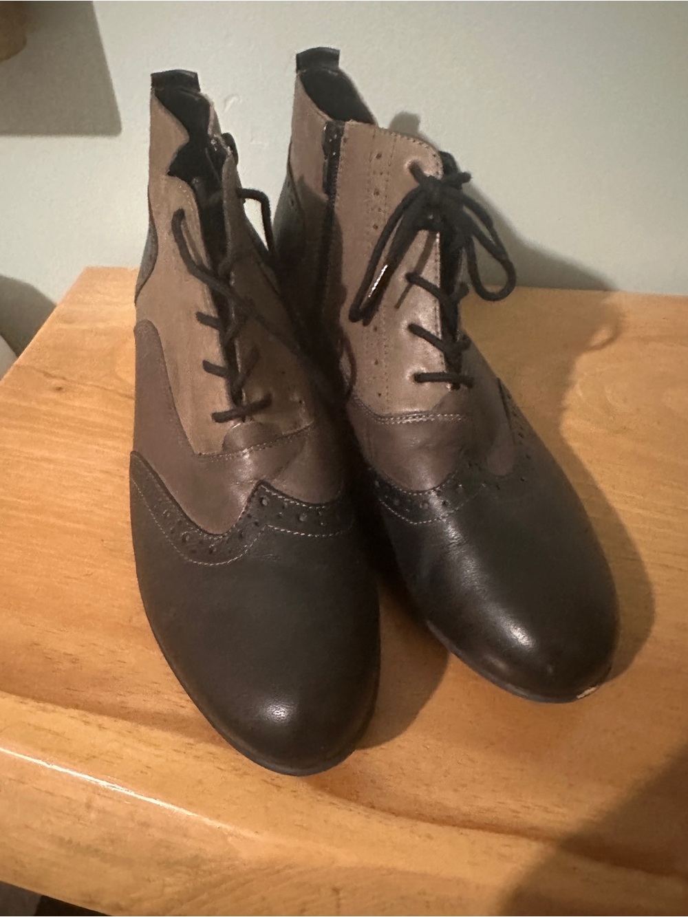 REMONTE Two-Tone Leather Brogue Wingtip Ankle Boots | EU 42 (US Women's 10)